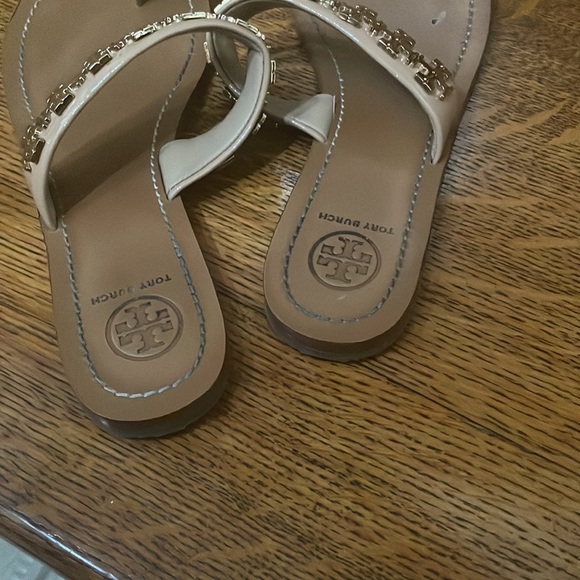 Tory Burch Val Patent Leather Toe Ring Sandal - Picture 5 of 5